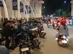 Cerita Pemudik Naik Motor Memilih Beristirahat di Pinggir Jalan Tangerang-Serang